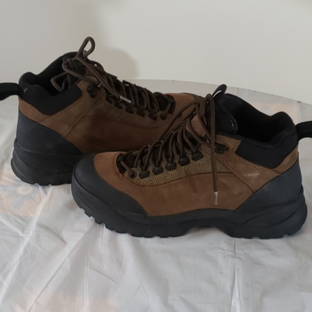 Cabela's Boots brown with black rubber size 9.5